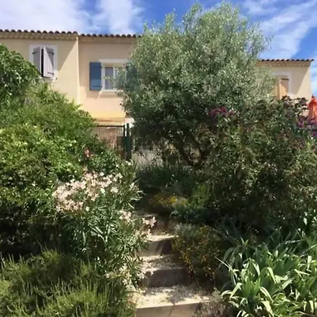 Holiday home Maison Dans Beau Village Du Luberon *