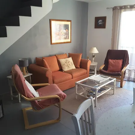 Maison Dans Beau Village Du Luberon Holiday home Merindol